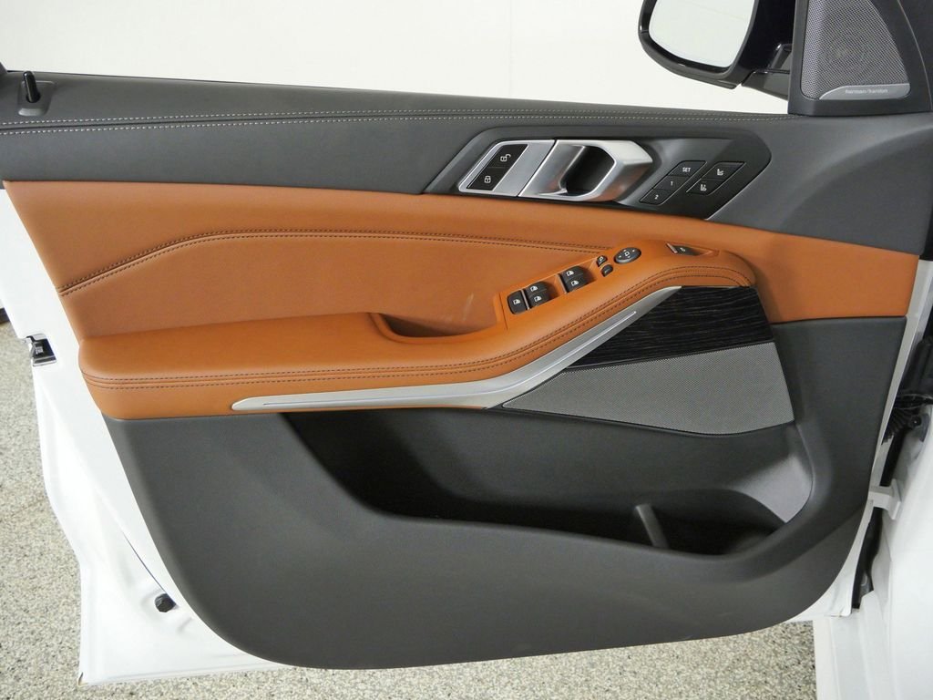 New 2026 Mineral White Metallic BMW xDrive40i image 34