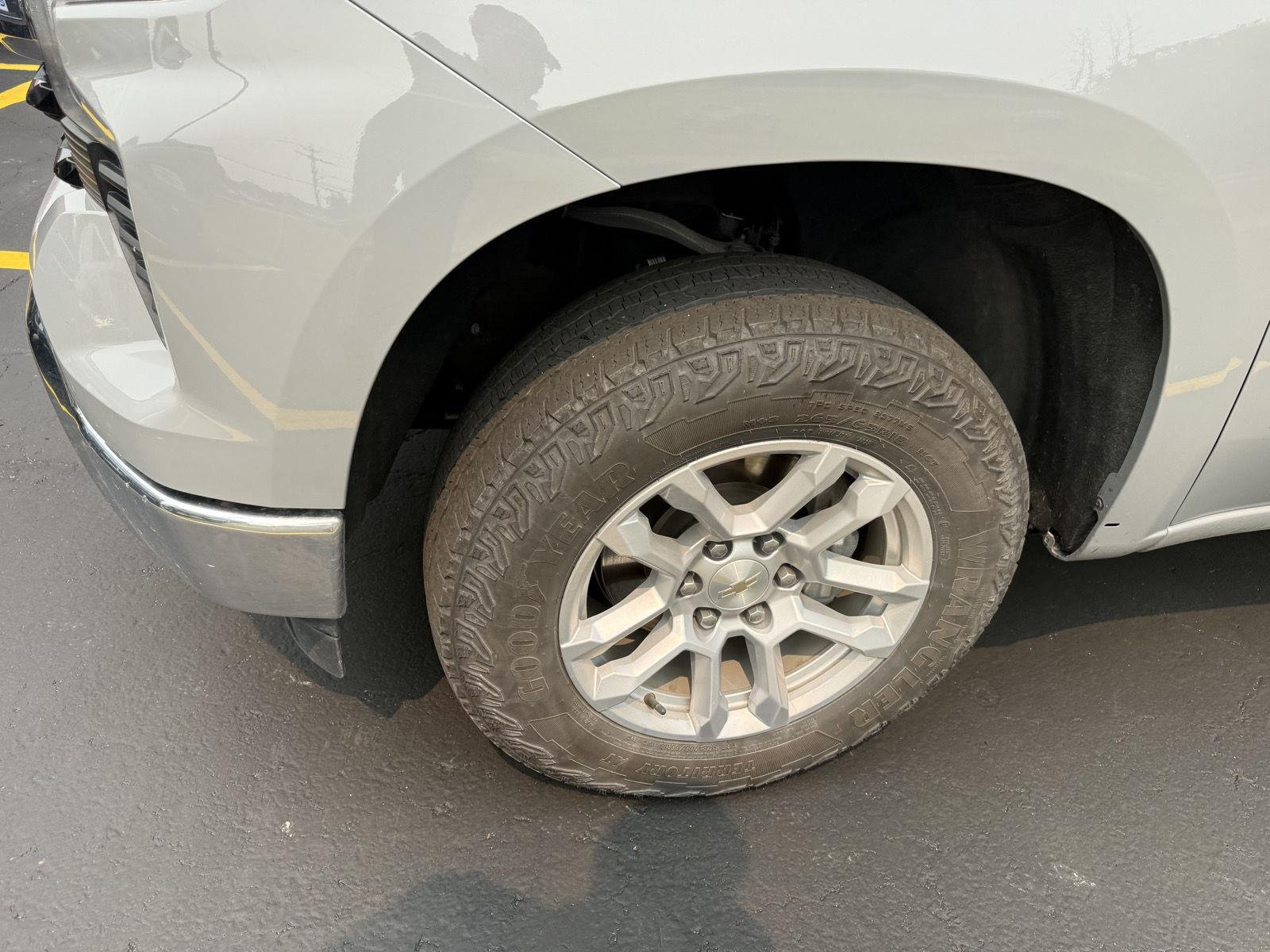 Used 2024 Slate Gray Metallic Chevrolet LT image 5