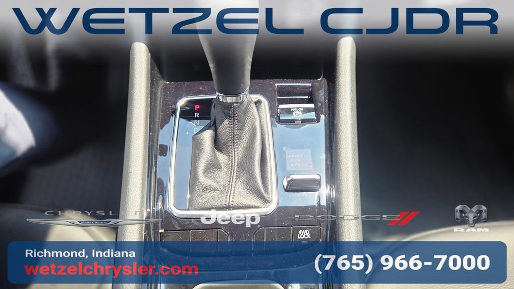 New 2026 Silver Zynith Metallic Clearcoat Jeep Latitude image 23