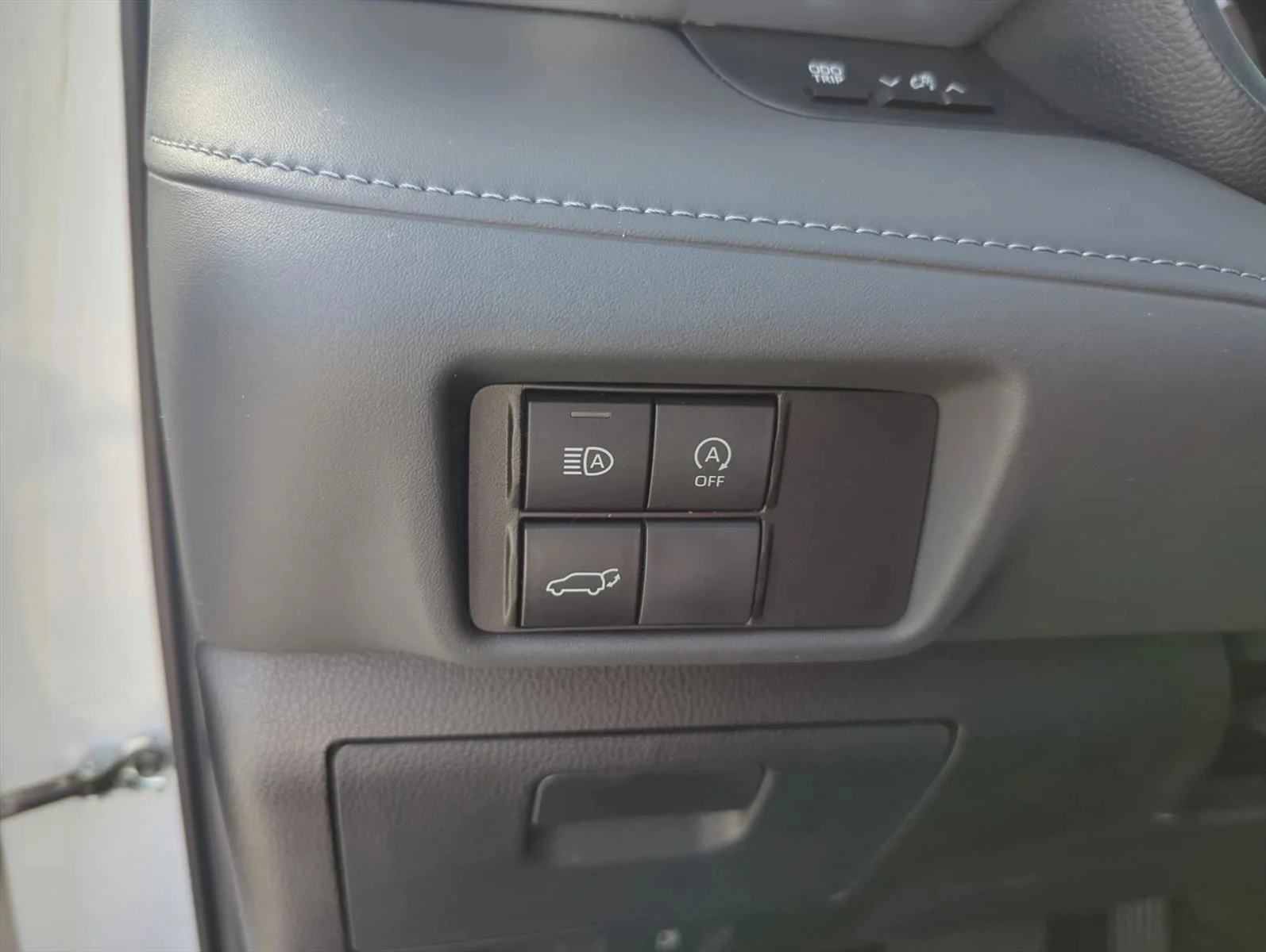 Used 2024 Wind Chill Pearl Toyota LE image 14