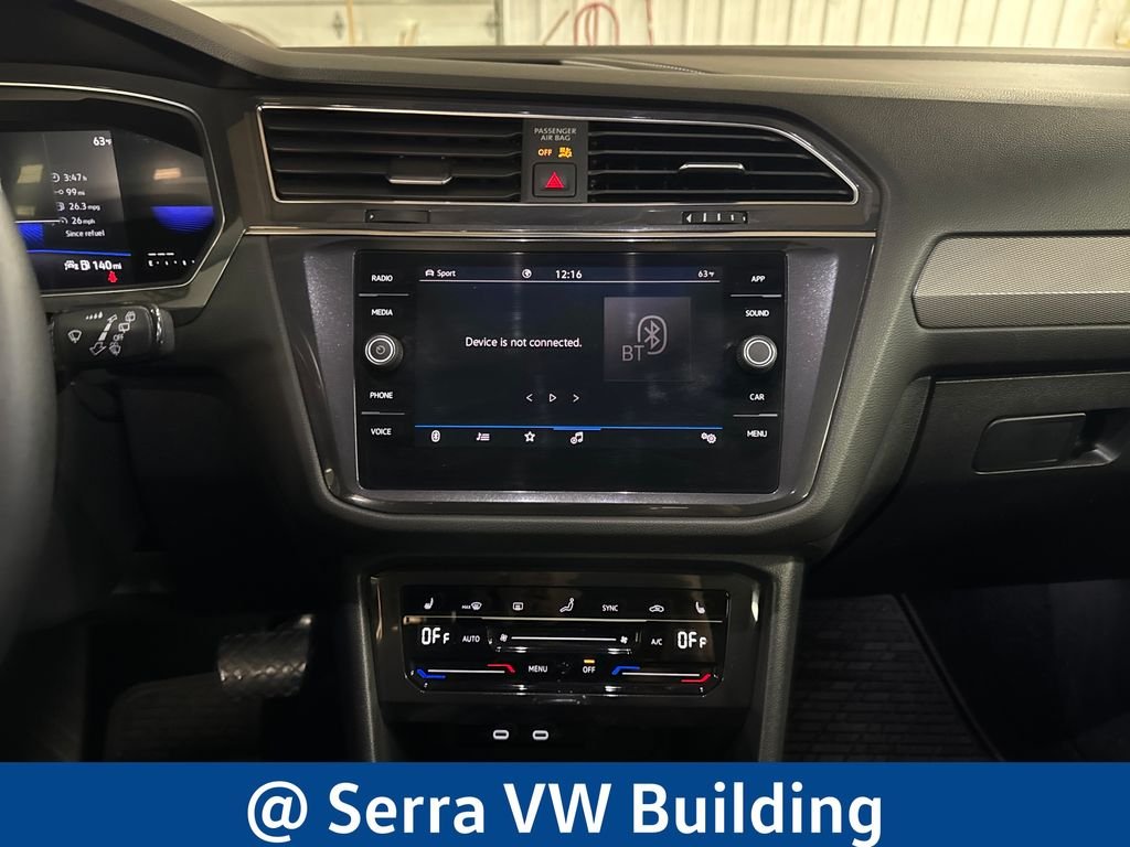 Certified Used 2022  Volkswagen 2.0T SE image 21