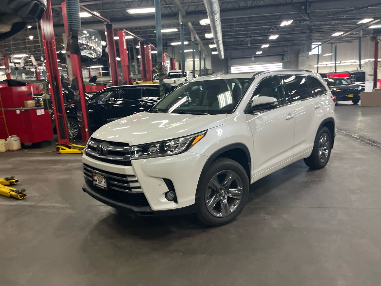 Used 2018 Blizzard Pearl Toyota Limited Platinum image 3