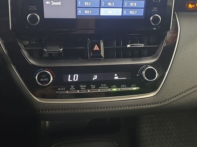 Used 2020  Toyota SE image 22