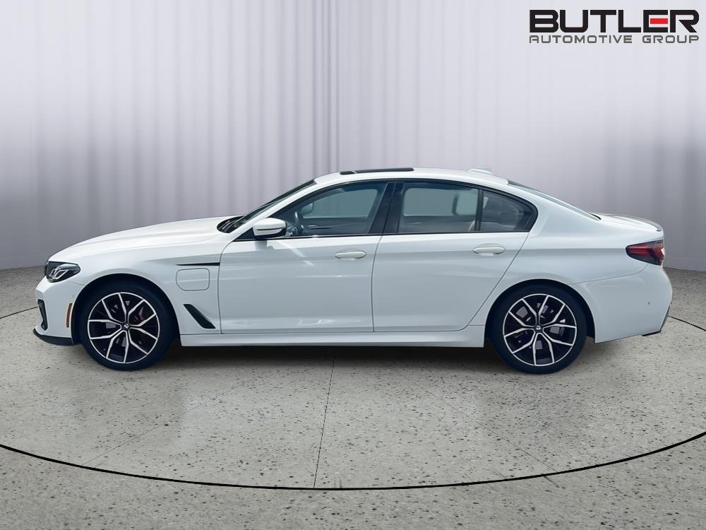 Used 2023 Alpine White BMW 530e xDrive image 3