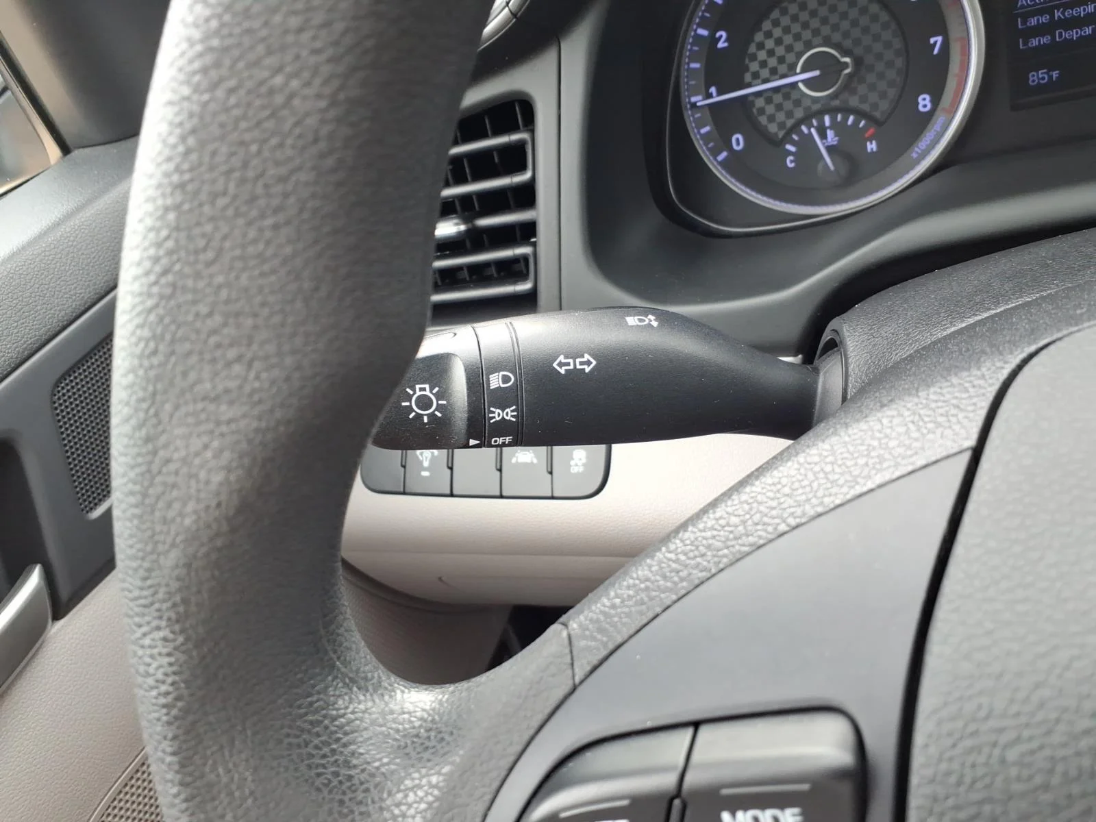 Used 2020 Stellar Silver Hyundai SE image 24