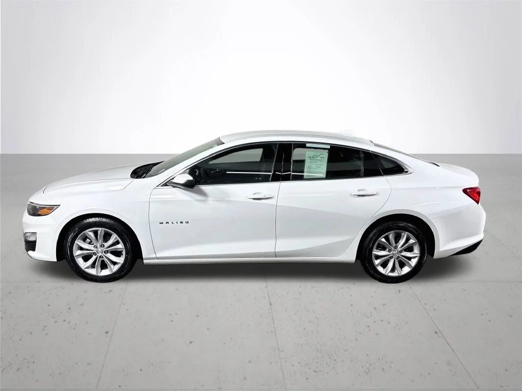 Used 2025 White Chevrolet LT image 9