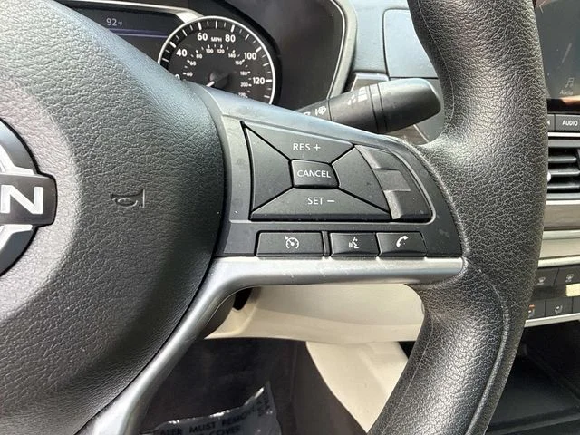 Used 2025 White Nissan 2.5 SV image 35