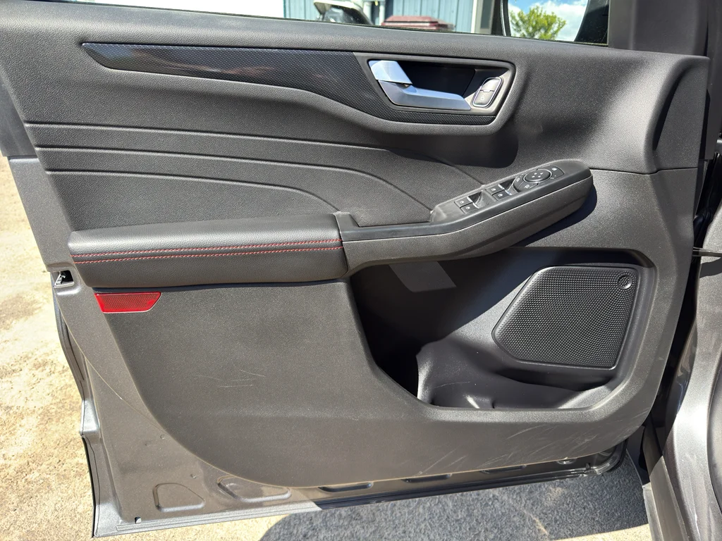 2025 Ford Escape ST-Line - Photo 15