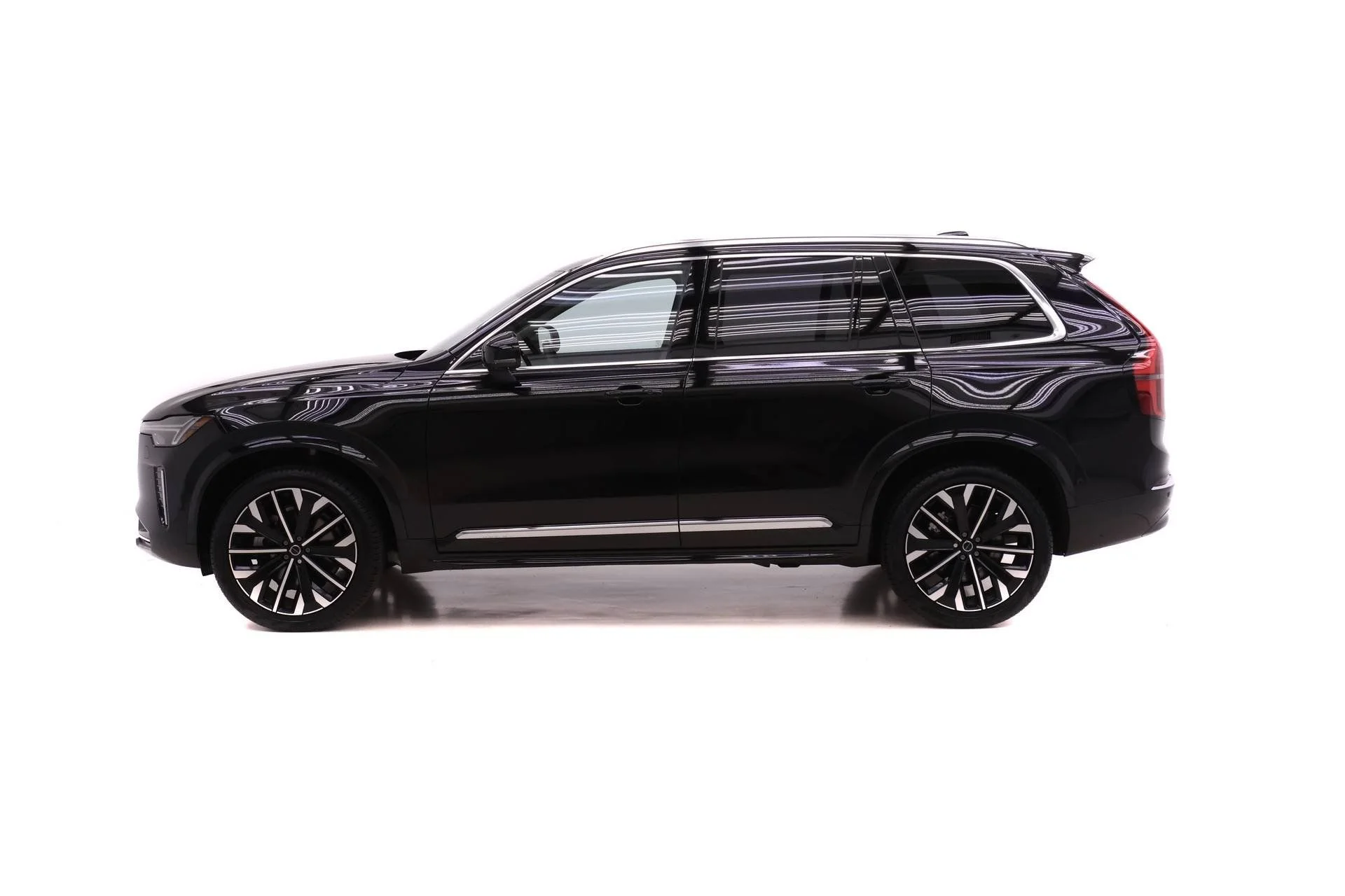 New 2026 Black Volvo B6 Plus 7-Seater image 3