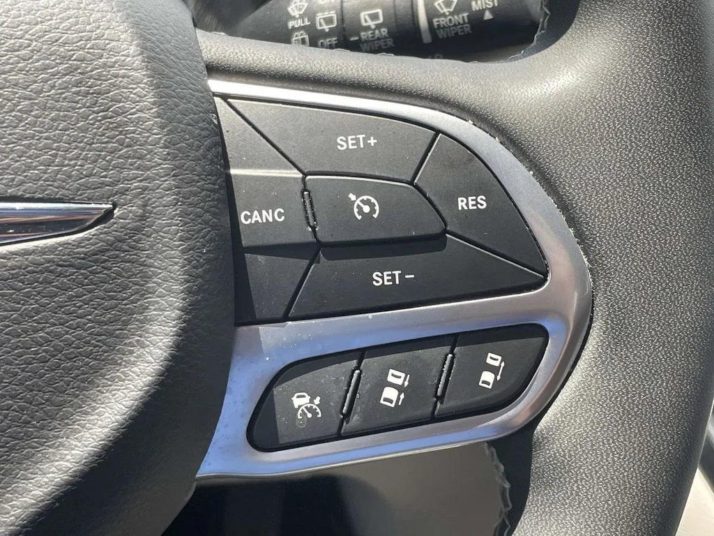 Used 2023 Black Chrysler Touring L image 31