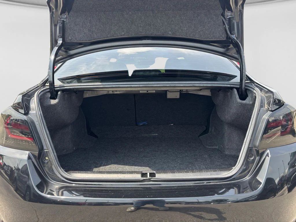Used 2018 Black Subaru Base image 19