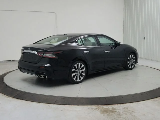 Used 2022 Black Nissan Platinum image 8