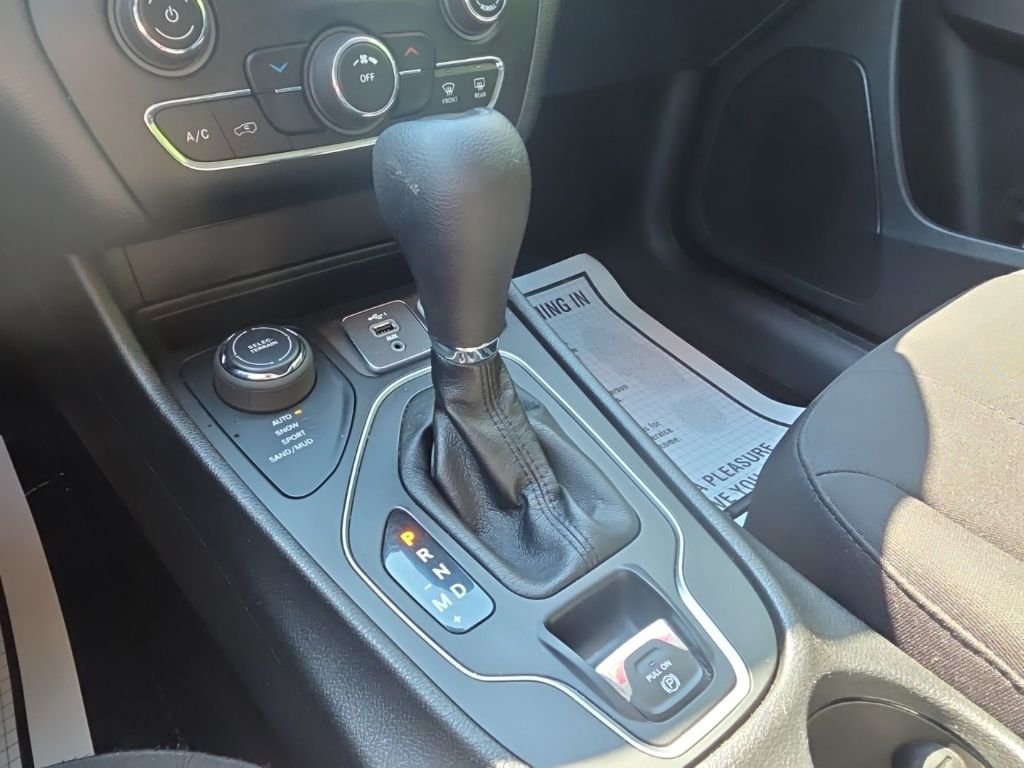 Used 2021 Green Jeep Latitude image 24