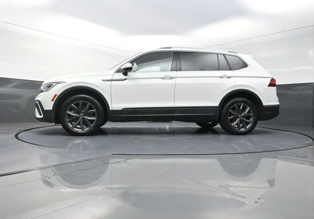 Used 2022 White Volkswagen 2.0T SE image 34