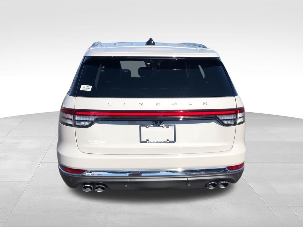 Used 2025 White Lincoln Reserve image 7