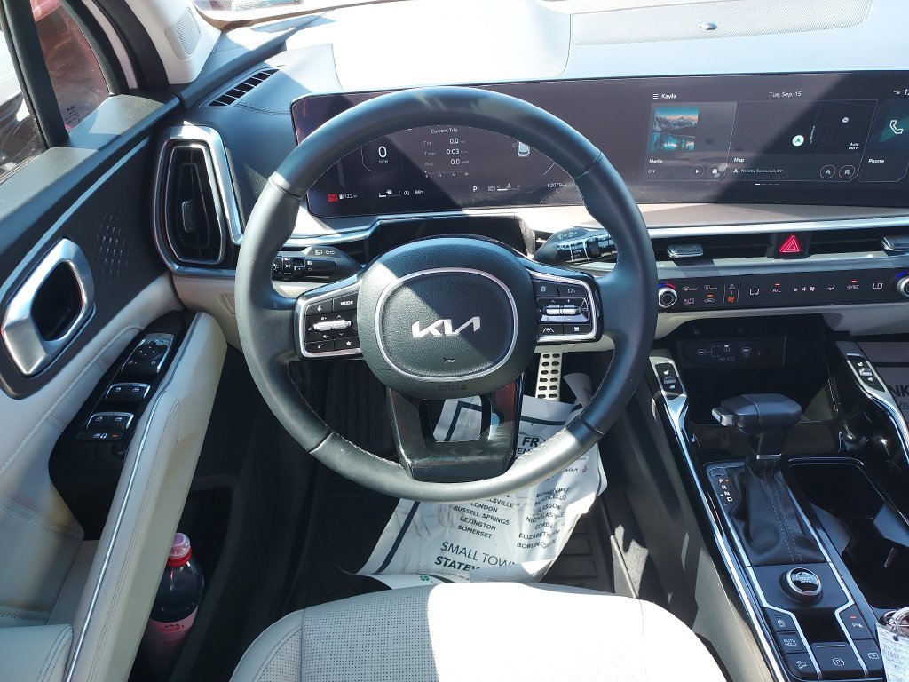 Used 2025 White Kia SX image 18