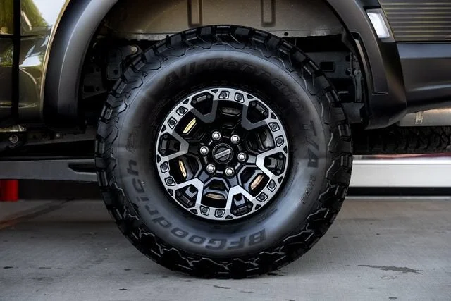 Used 2025 Shelter Green Ford Raptor image 15