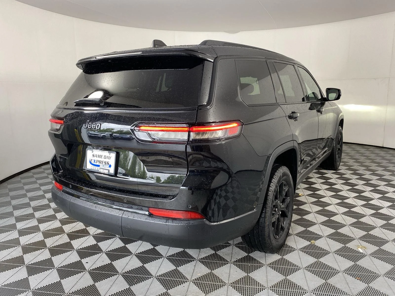 Used 2024 Diamond Black Crystal Pearlcoat Jeep Altitude image 3