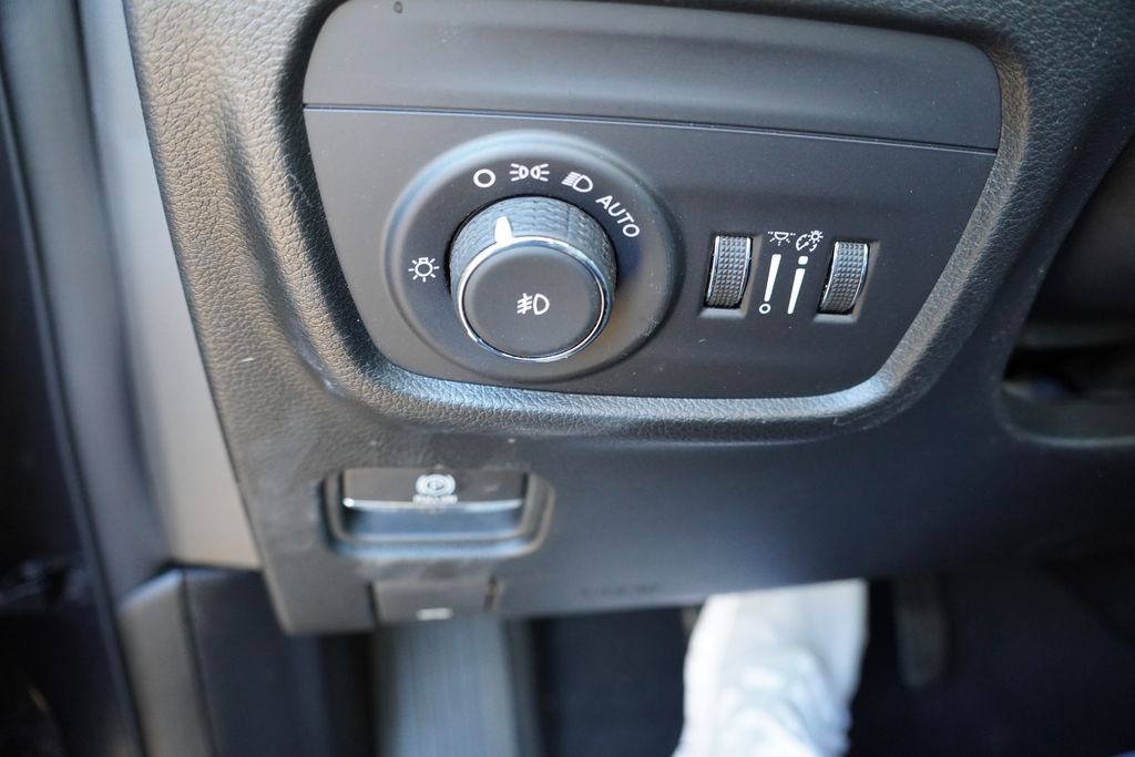 Used 2023 Baltic Gray Metallic Clearcoat Jeep Limited image 26