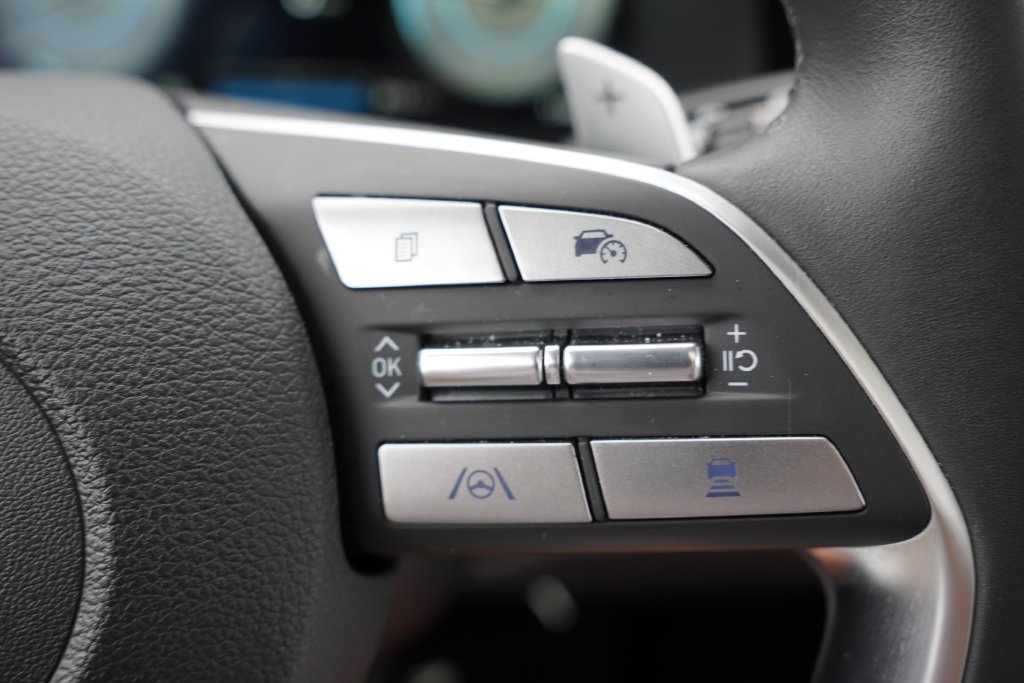 Used 2025 White Hyundai SEL Premium image 37