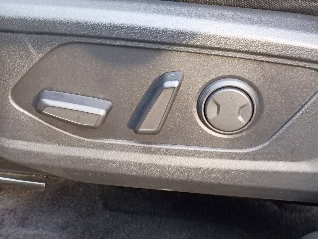Used 2022 Blue Hyundai SEL Convenience image 14
