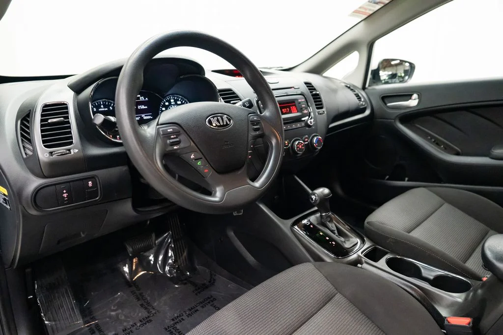 Used 2017 White Kia LX image 20