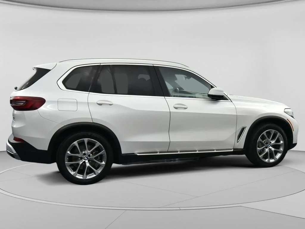 Used 2022 White BMW sDrive40i image 33