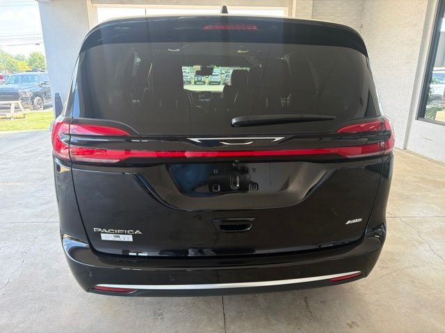 New 2027 Diamond Black Crystal Pearl-Coat Exterior Paint Chrysler Select image 4