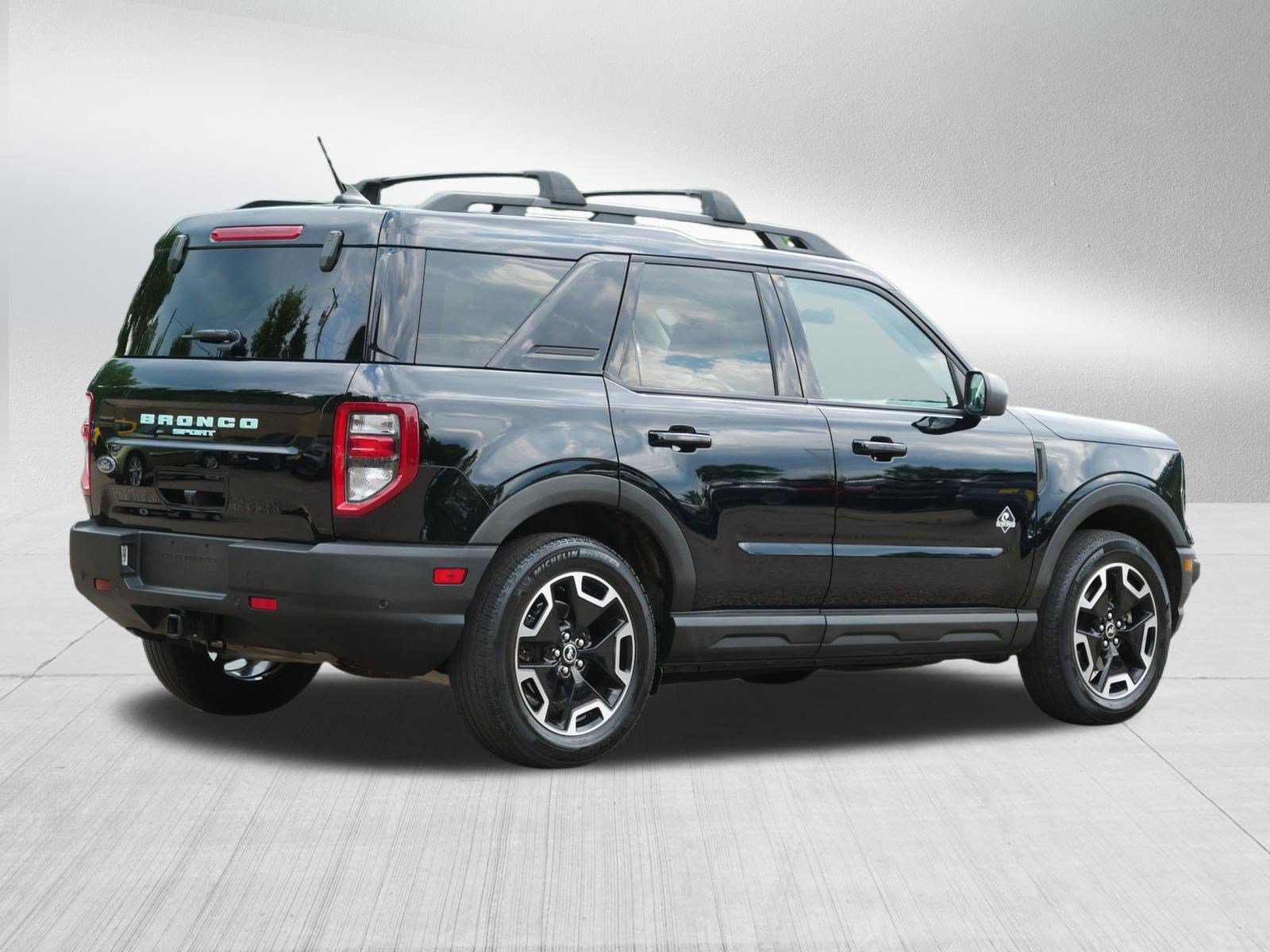 Used 2022 Shadow Black Ford Outer Banks image 7