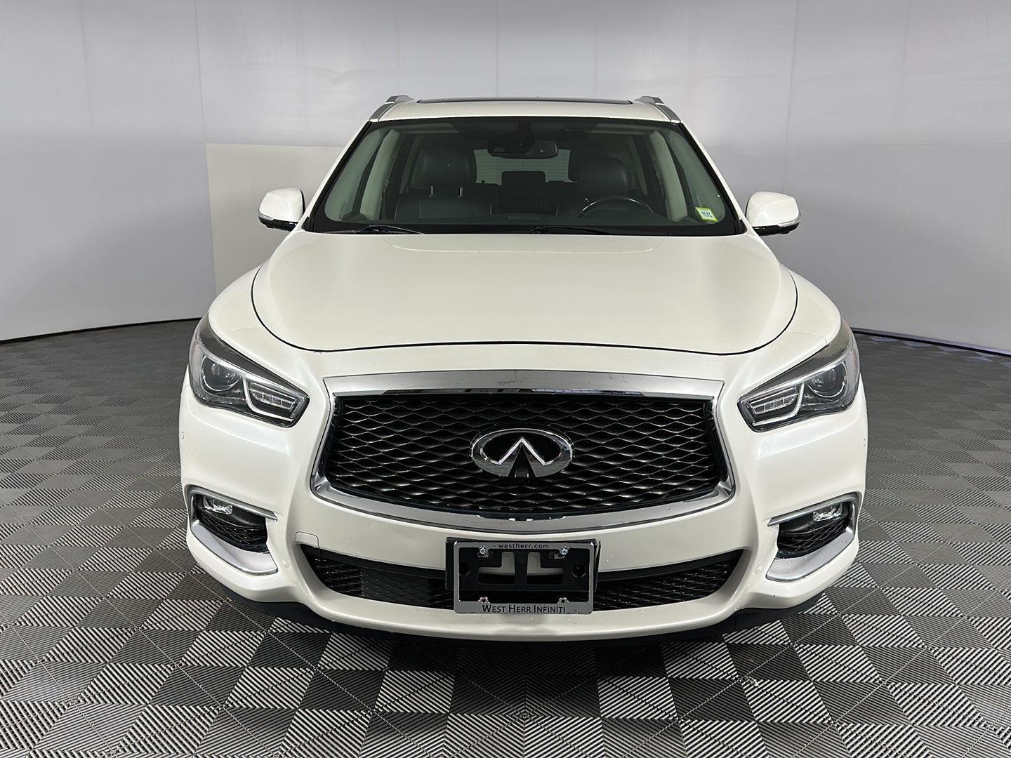 Used 2019 Majestic White INFINITI LUXE image 18