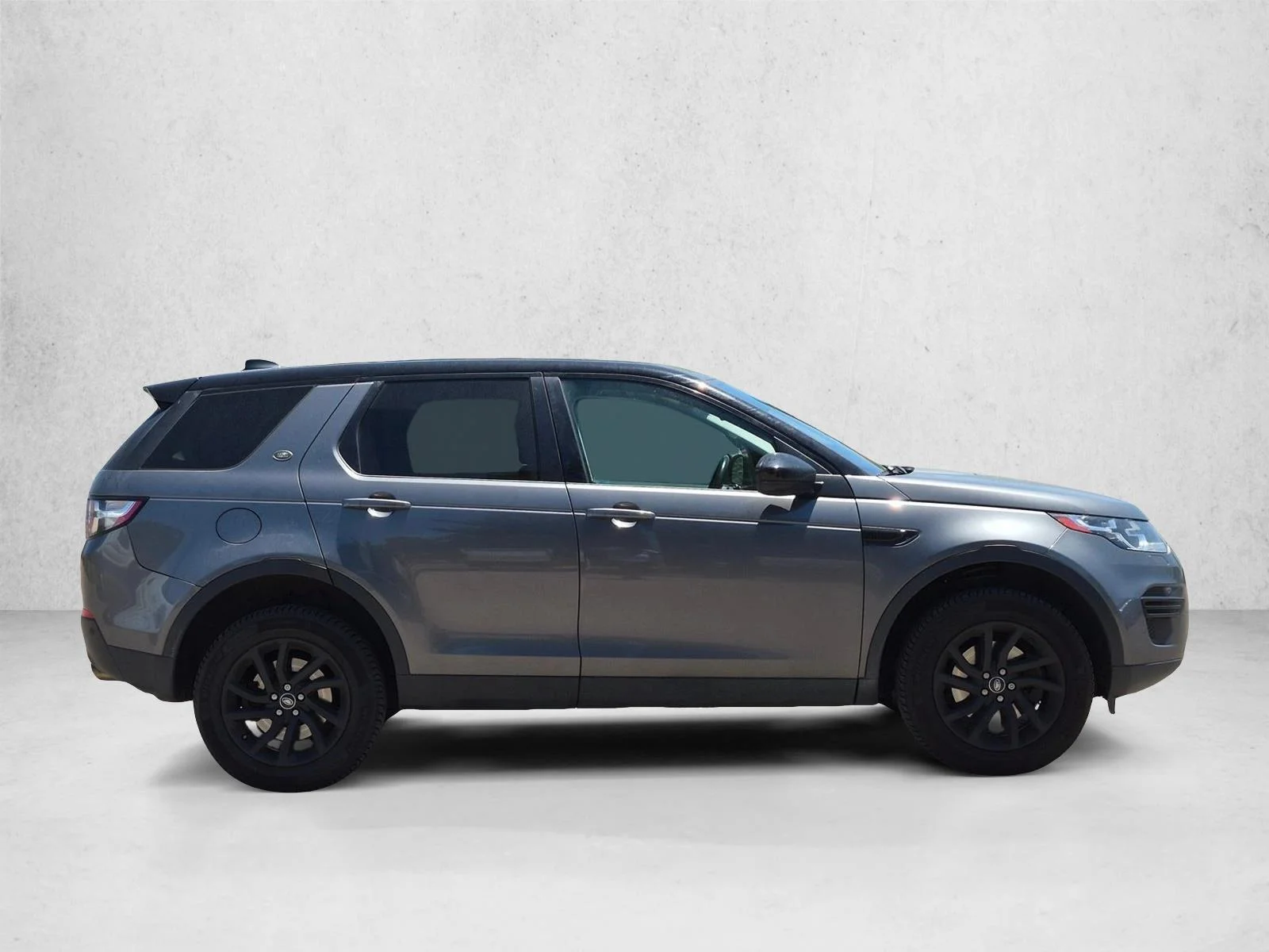 Used 2018 Corris Gray Land Rover SE image 5