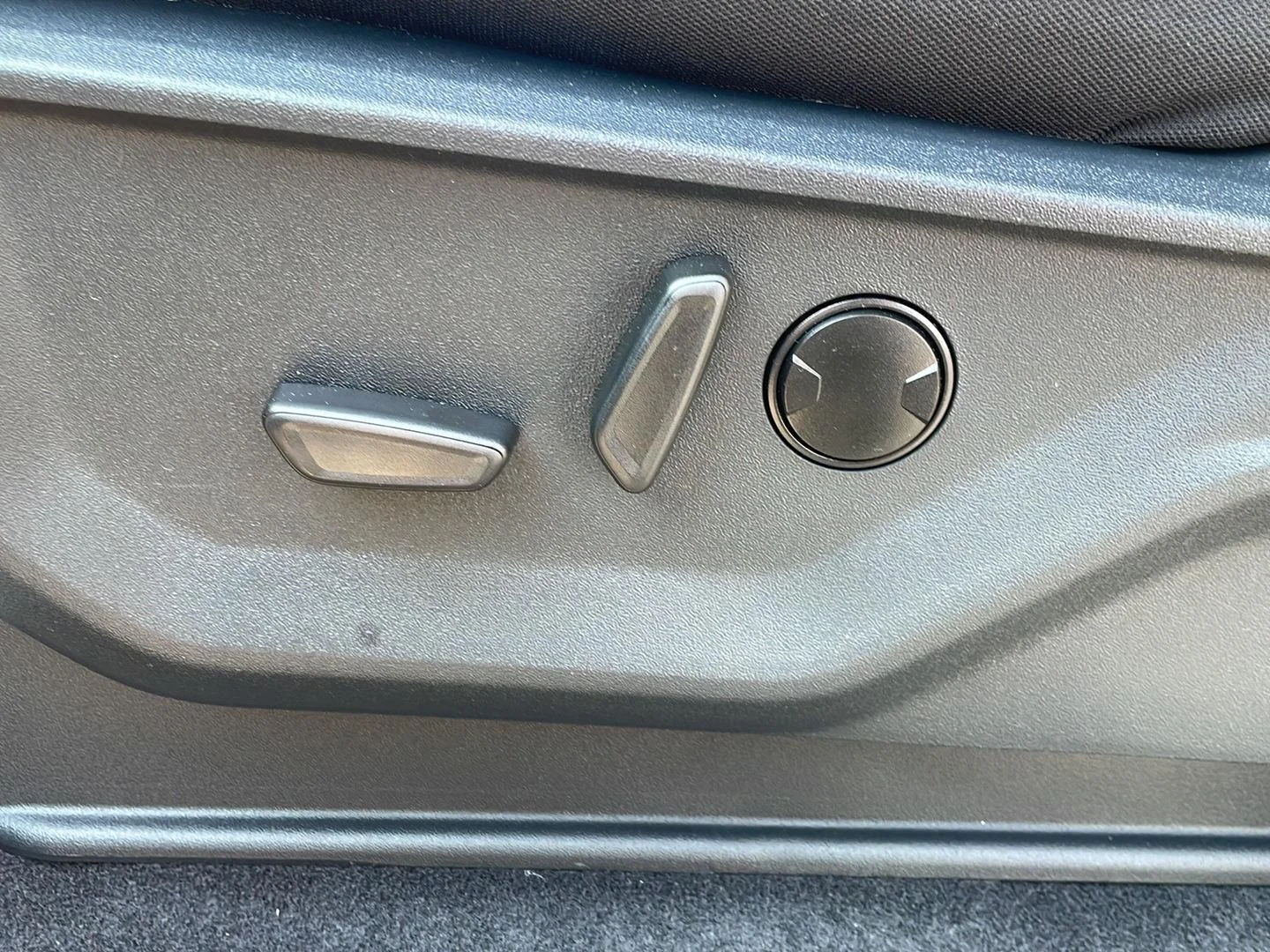 New 2026 Carbonized Gray Metallic Ford XLT image 10