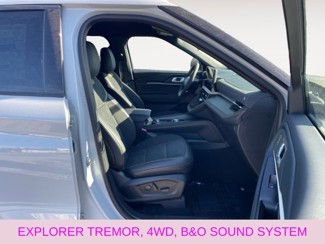 New 2027 White Ford Tremor image 15