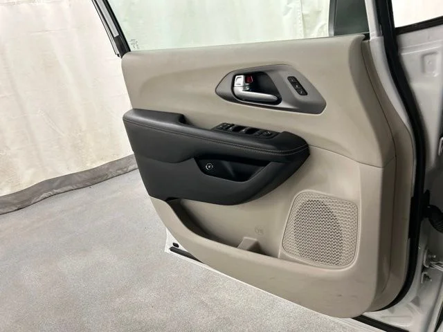 Used 2023 White Chrysler Touring L image 19