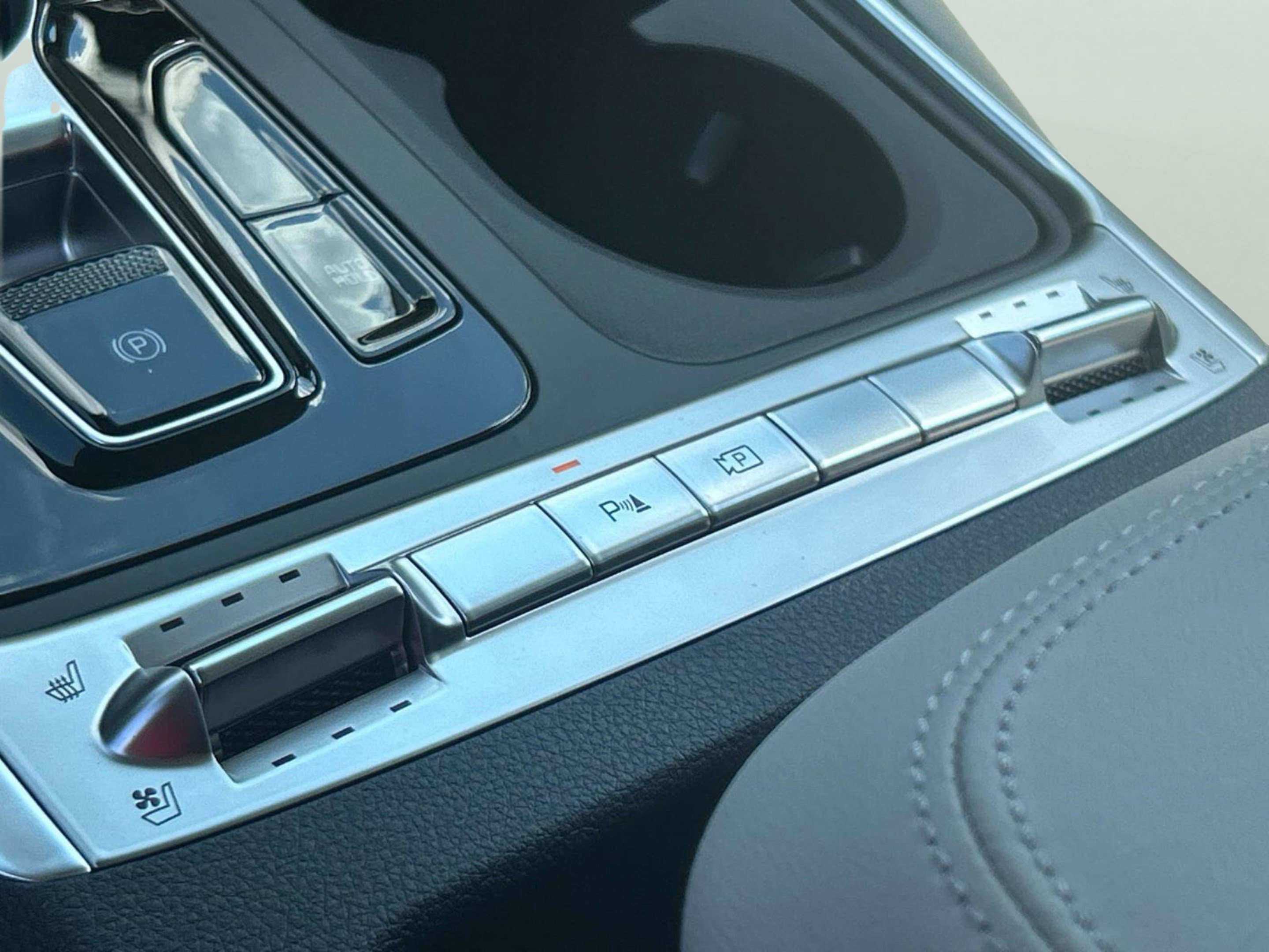 New 2027 Snow White Pearl Kia SX image 32