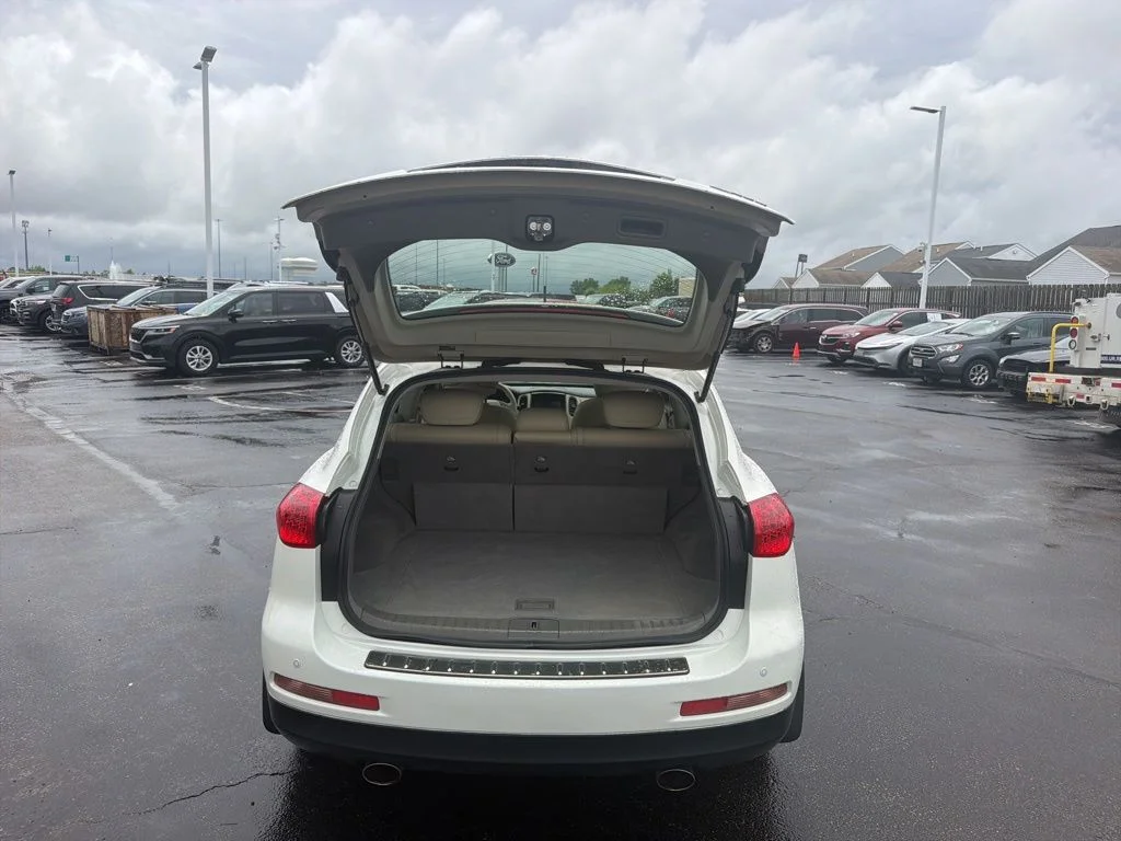 Used 2014 White INFINITI Journey image 48