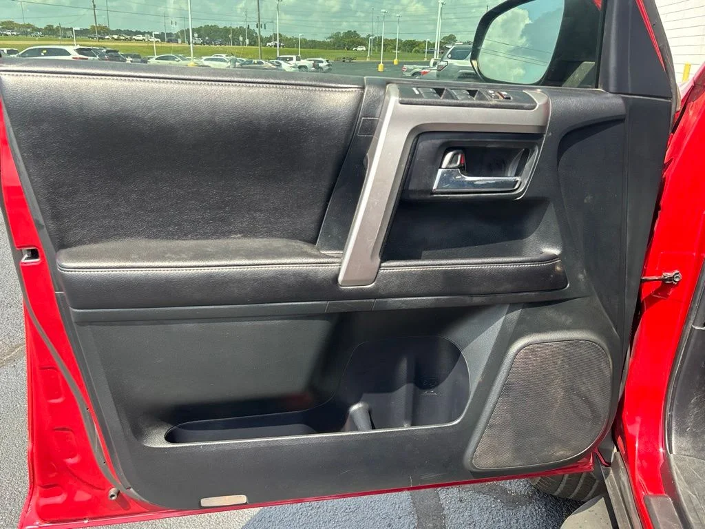 Used 2015 Red Toyota SR5 image 6