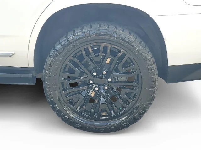 Used 2022 WHITE FROST TRICOAT GMC Denali image 38