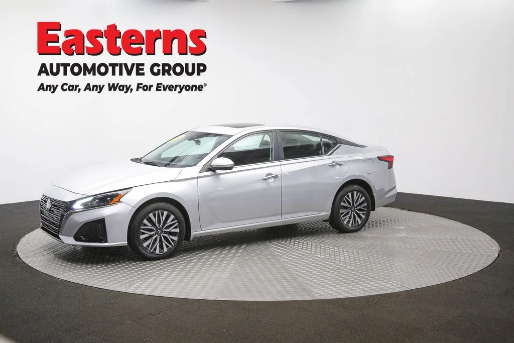 Used 2023 Silver Nissan 2.5 SV image 60