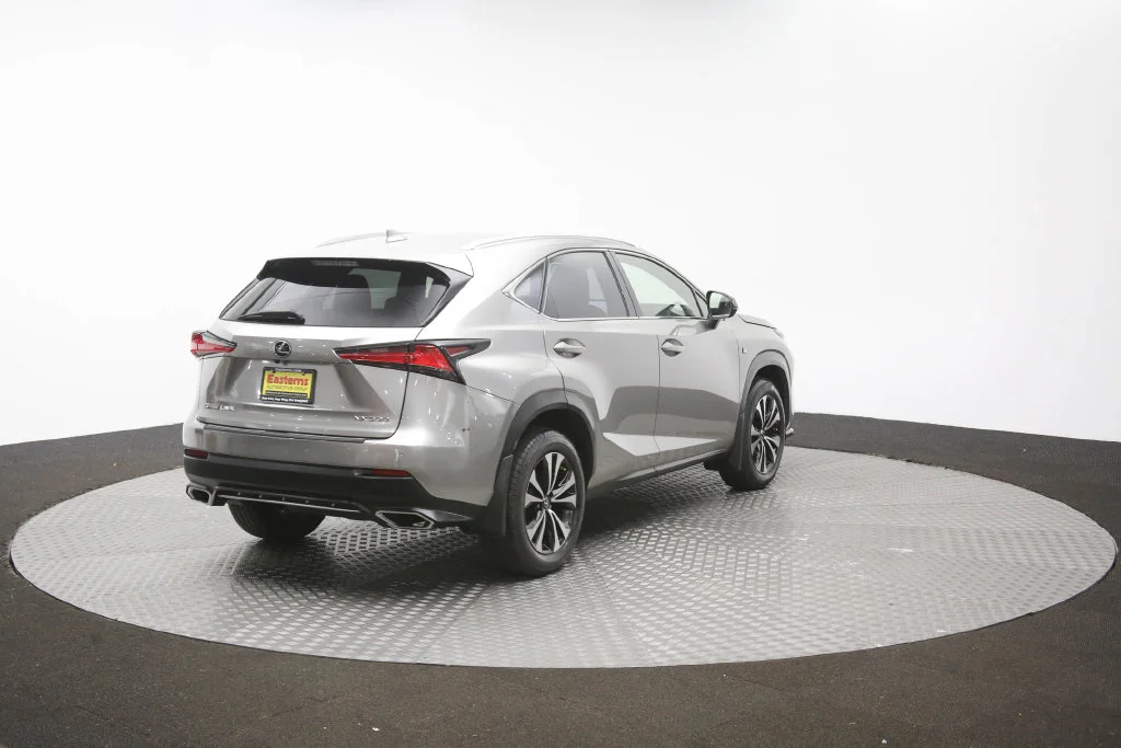 Used 2018  Lexus  image 36