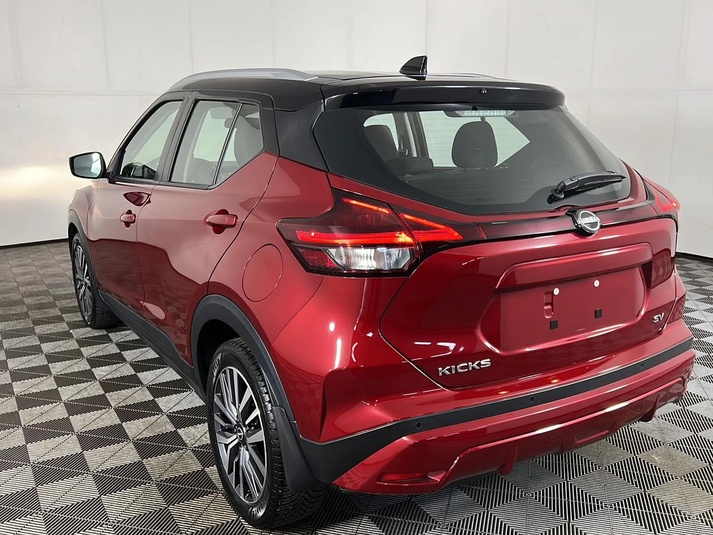 Used 2023 Scarlet Ember Tintcoat/Super Black Nissan SV image 9
