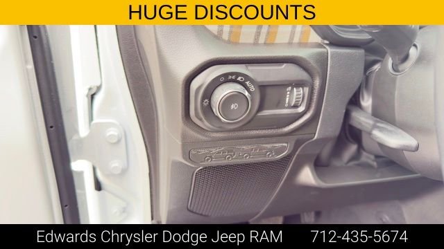 New 2026 Bright White Clear-Coat Exterior Paint Jeep  image 17