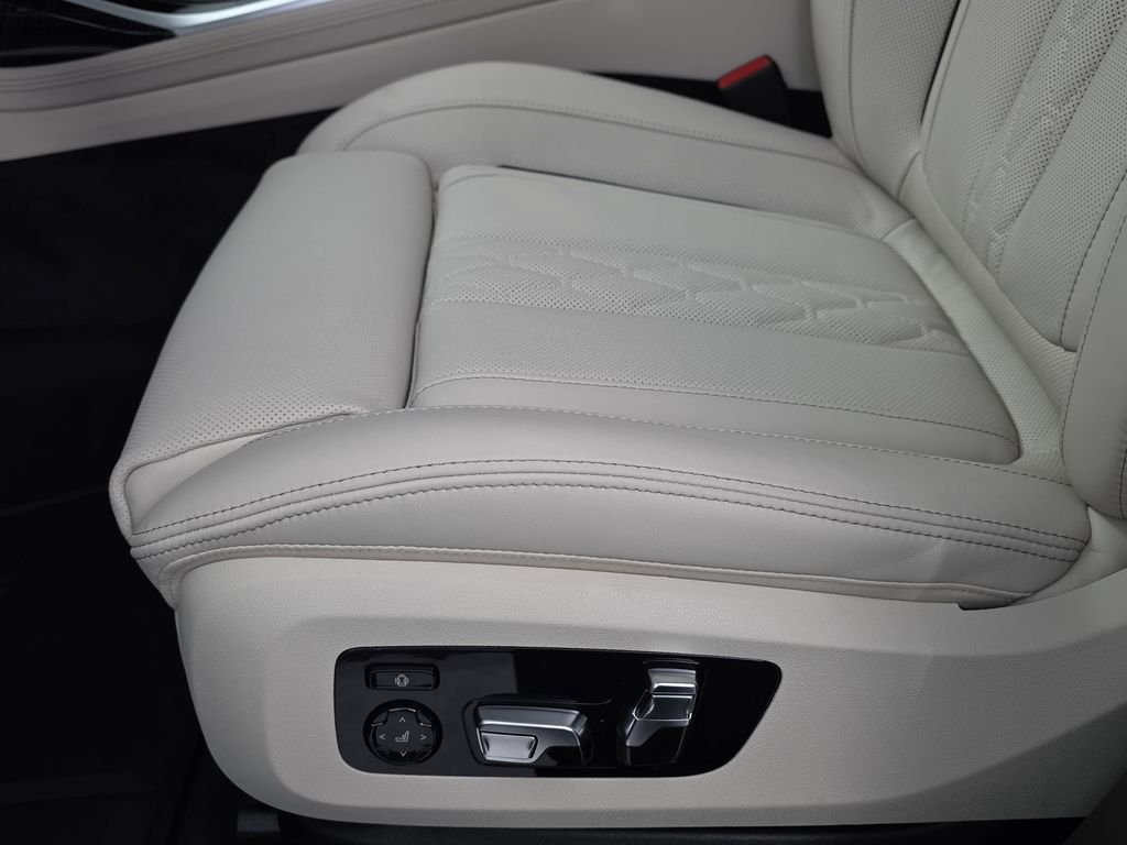 New 2026 Carbon Black Metallic BMW M60i image 29