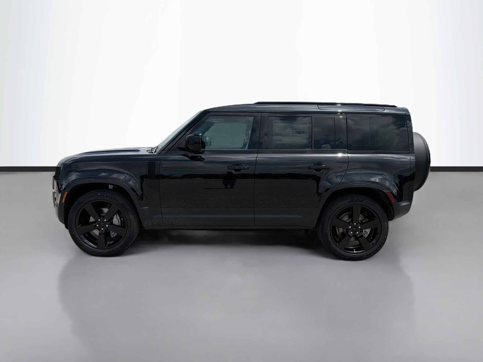 New 2026 Santorini Black Land Rover S image 2