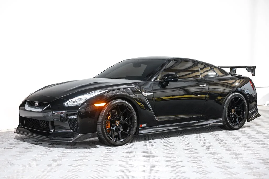 Used 2017 Black Nissan Premium image 23