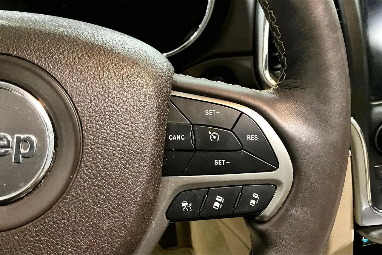 Used 2018 White Jeep Overland image 30