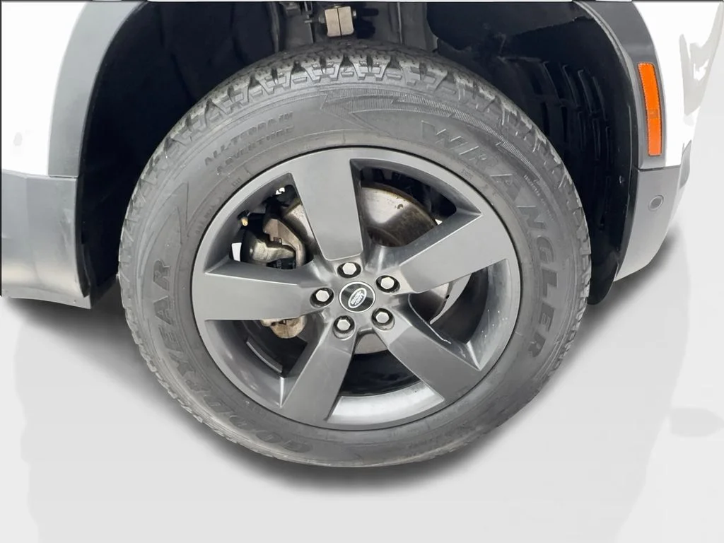 Used 2023 White Land Rover S image 14