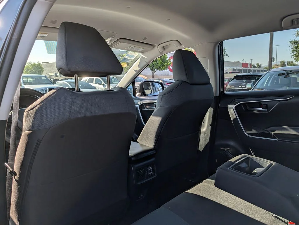 2024 Toyota RAV4 XLE - Photo 13