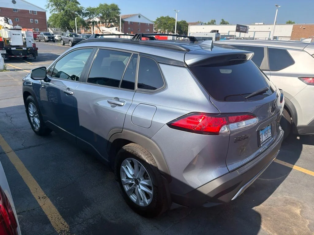 Used 2023  Toyota LE image 3