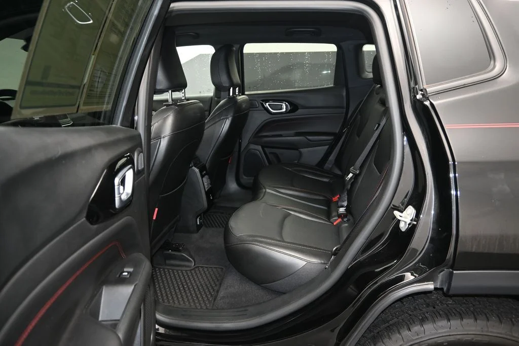 Certified Used 2023 Diamond Black Jeep Trailhawk image 15